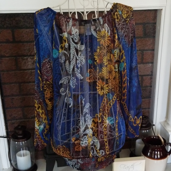 Pretty silk cache' top - Picture 5 of 7